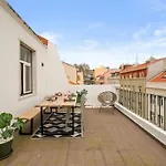 Bmyguest - River View Terrace Apartment